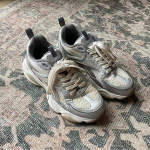 Reebok Silver and Cream Sneakers 8.5